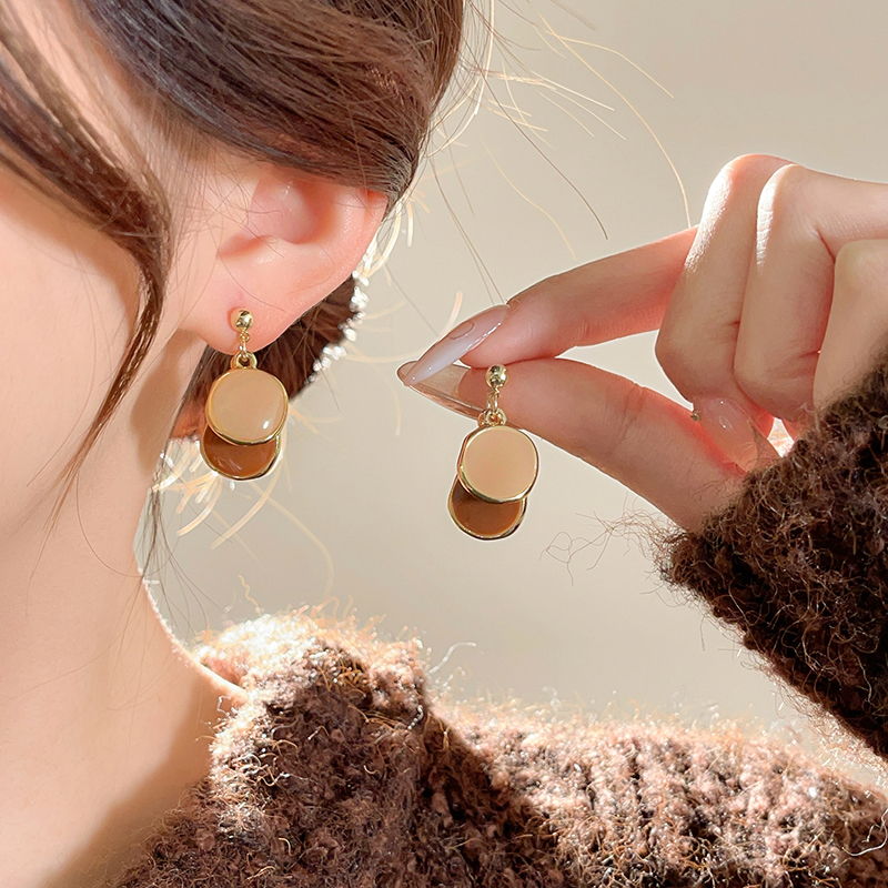 复古轻奢咖色圆片耳环女2024新款高级感小众百搭气质耳钉独特耳饰