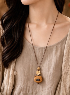 复古风木制汉堡小熊吊坠项链女2026新款长款毛衣链小众高级感配饰