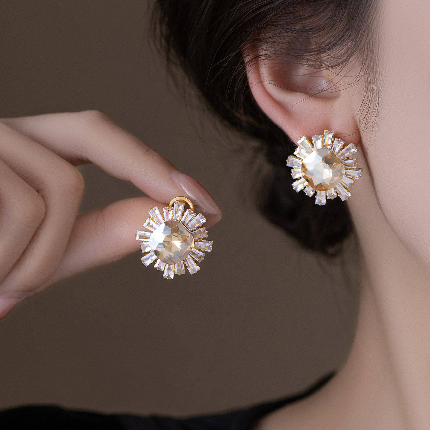 金色锆石太阳花方糖耳钉女款轻奢小众高级感气质耳环时尚百搭耳饰
