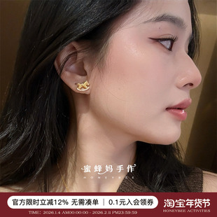 蜜蜂妈手作 不对称金色钱币摇摇木马小耳钉女本命年AB款新年耳饰