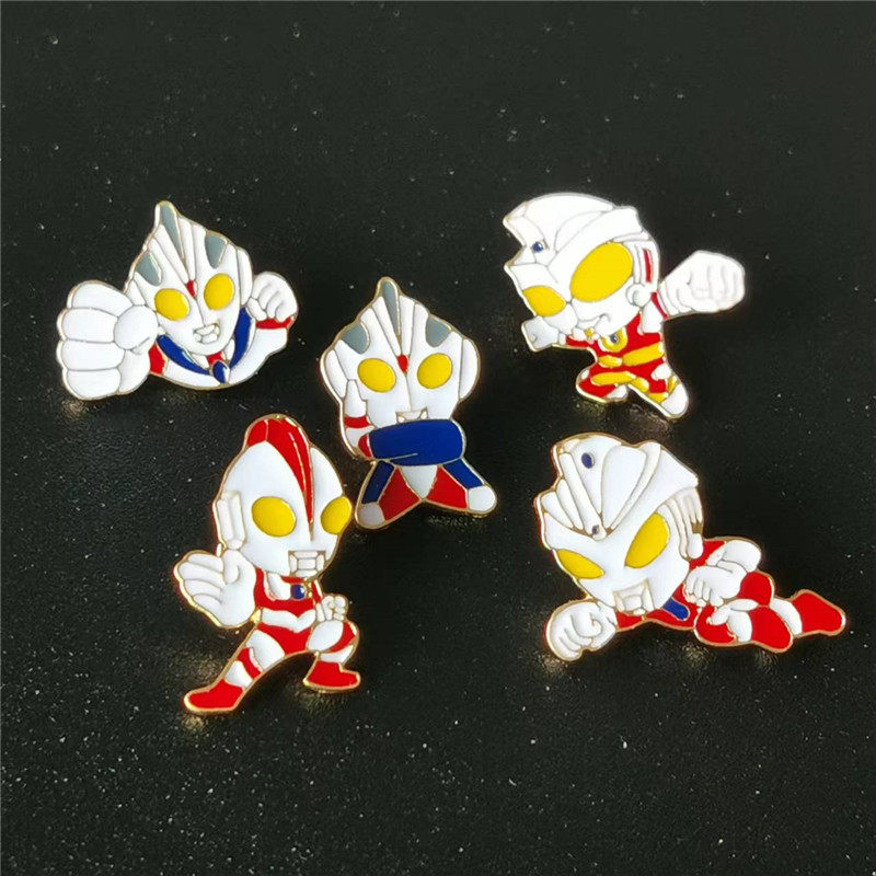 奥特曼胸针 简约影视动漫卡通人物金属勋章 学生书包笔袋装饰别针