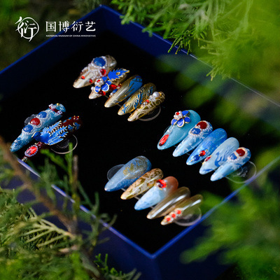 中国国家博物馆凤冠穿戴甲