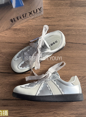 鞋有亿 2025秋冬新款银灰色鮀品芭蕾鞋子蕾丝小众鞋女百搭德训鞋