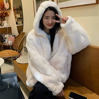 Ми Бай (с капюшоном)