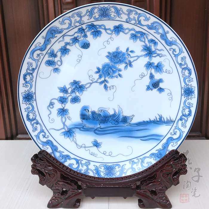 훌륭한 가치 JINGDEZHEN 도자기 파란색과 흰색 장식 도자기 접시 앉아 접시 교수형 접시 만다린 오리 물놀이 거실 장식품