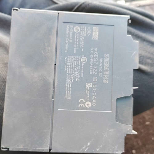 （维修议价）6ES7322-1BL00-0AA0PLC模块一个，外壳有破