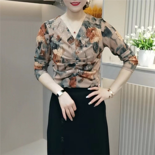 洋气V领烫钻薄款 上衣2025新款 W时尚 百搭显瘦印花网纱褶皱女士小衫