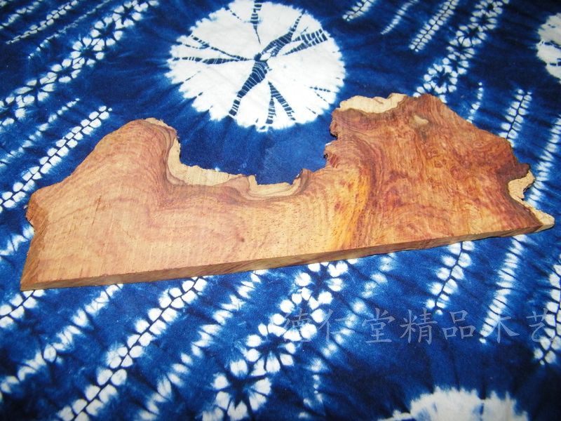 海南黄花梨原木料瘿瘤疤花纹料黄金底平安无事牌子料配饰挂件A