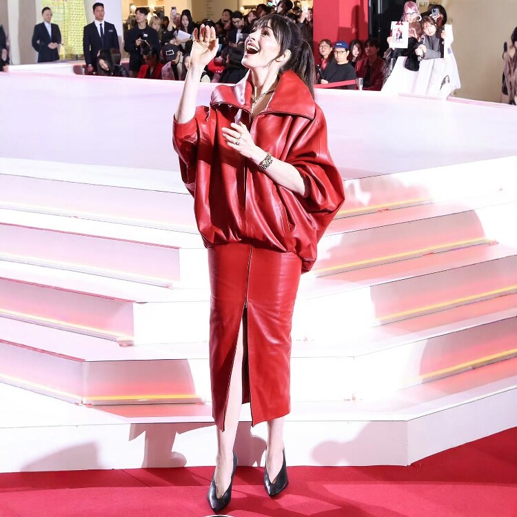高端定制安妮海瑟薇同款红色皮裙长上宽下窄个性超酷皮衣