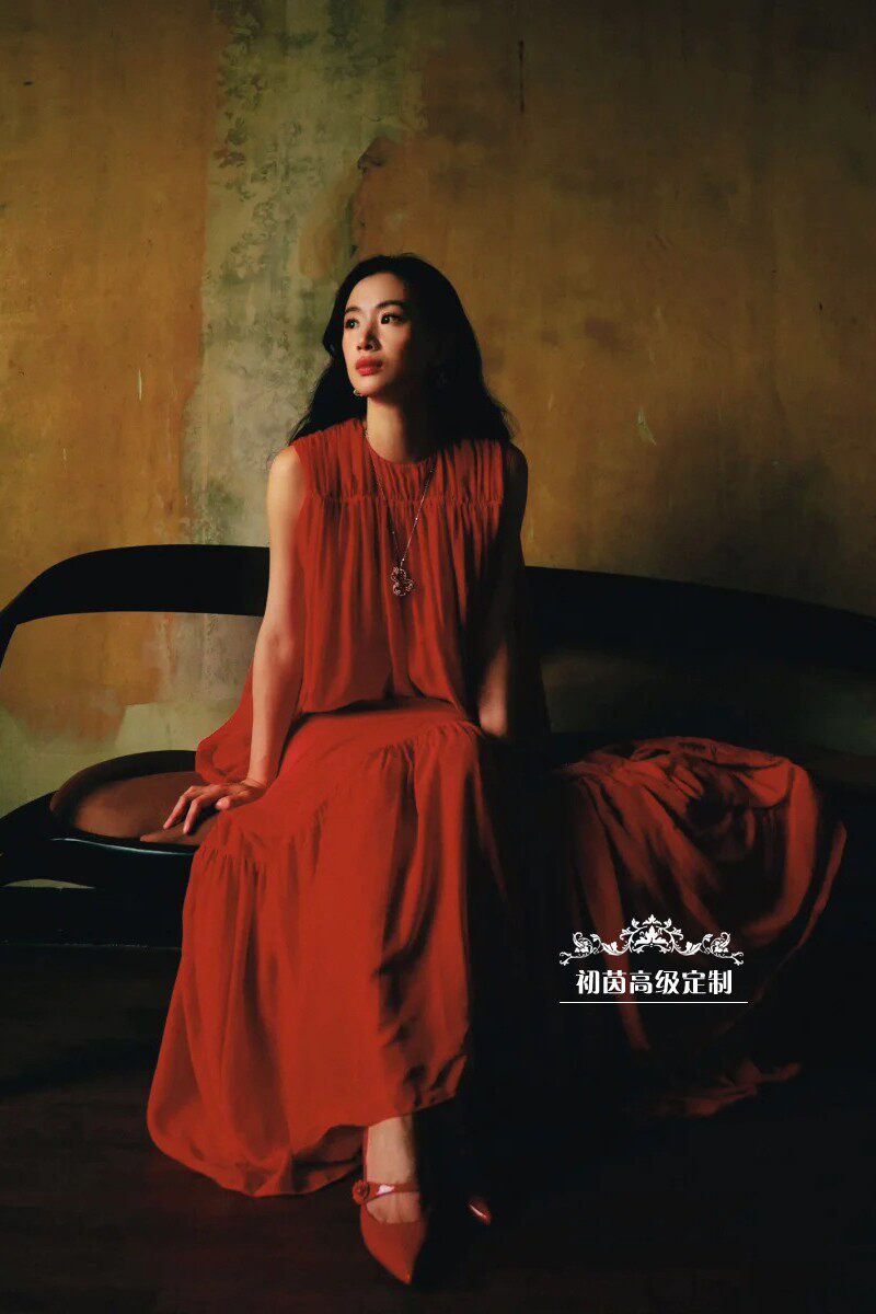 李梦同款优雅大牌飘逸红色无袖褶皱大摆连衣裙女长款宽松度假长裙