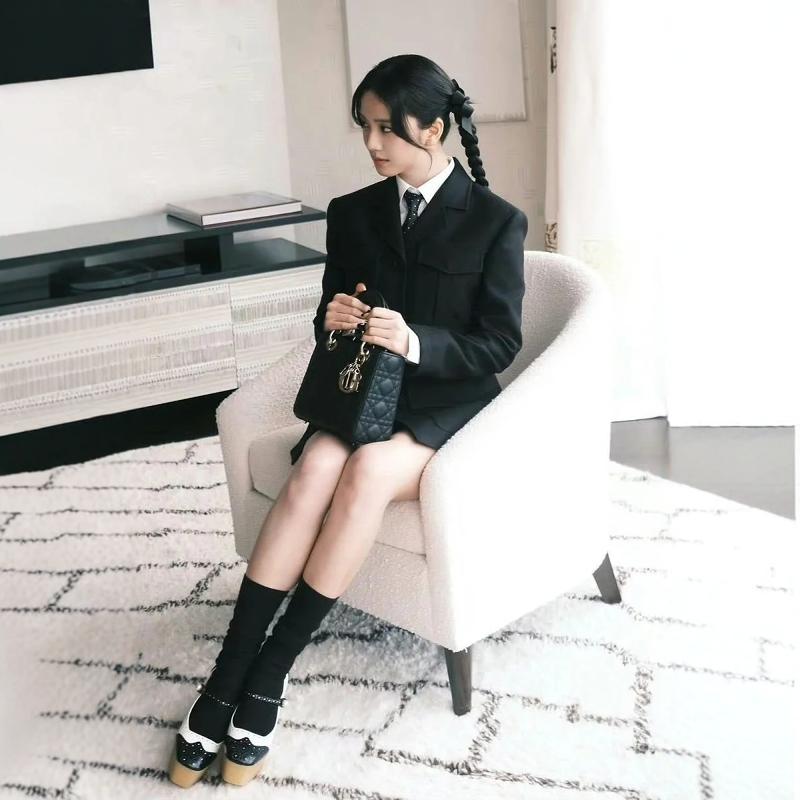 明星同款黑色西装短款套装