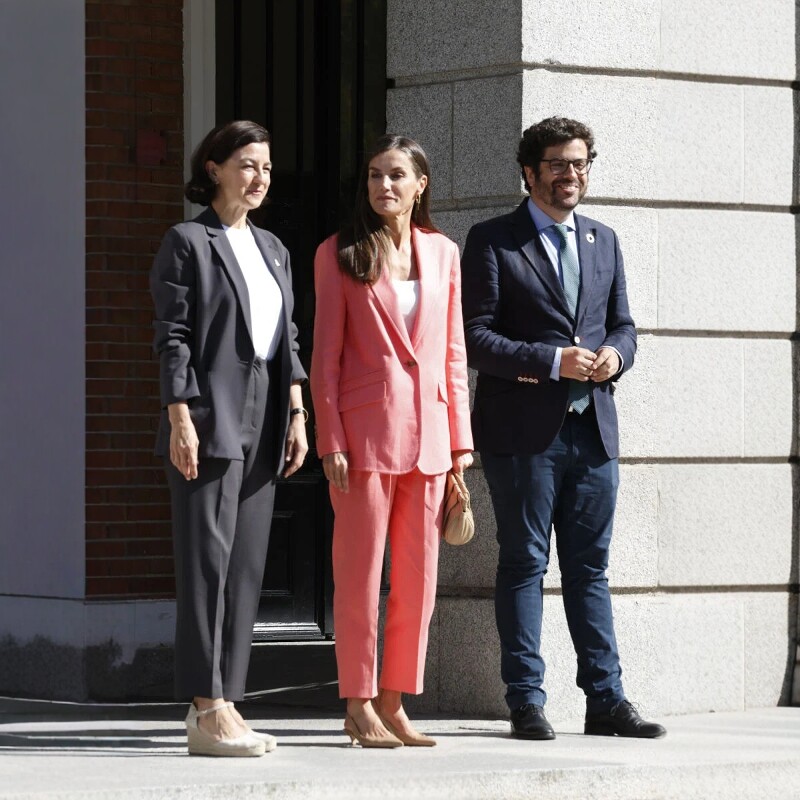 西班牙王后珊瑚粉色亚麻西装套装时尚个性减龄气质简约通勤商务装