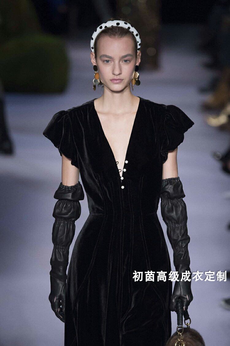 高级私人定制走秀时尚黑色真丝丝绒连衣裙女中长复古优雅小黑裙夏
