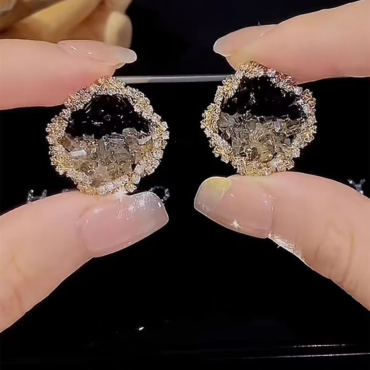 德国气质超闪渐变色黑色水晶耳钉百搭几何菱形耳环轻奢小众设计感
