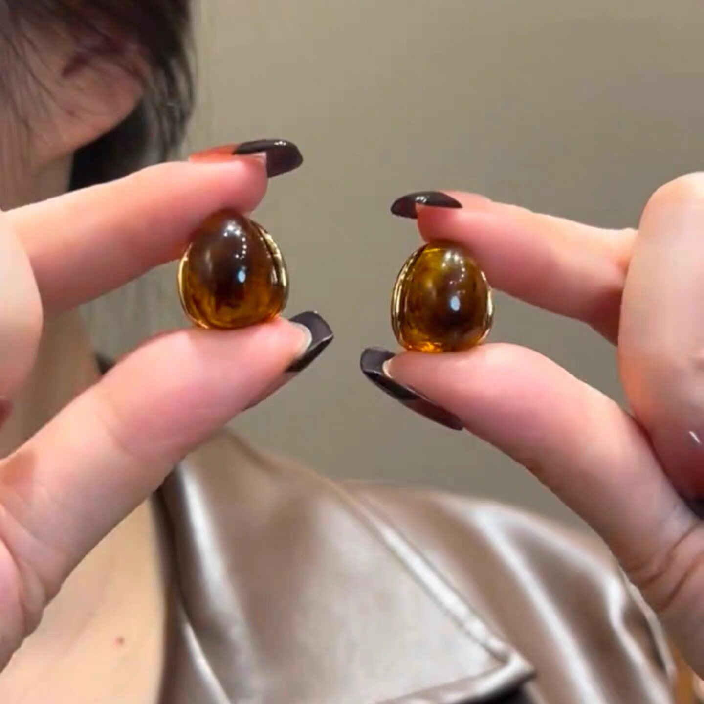 德国复古琥珀咖色水滴耳环女新款耳钉小众气质港风高级感轻奢耳饰