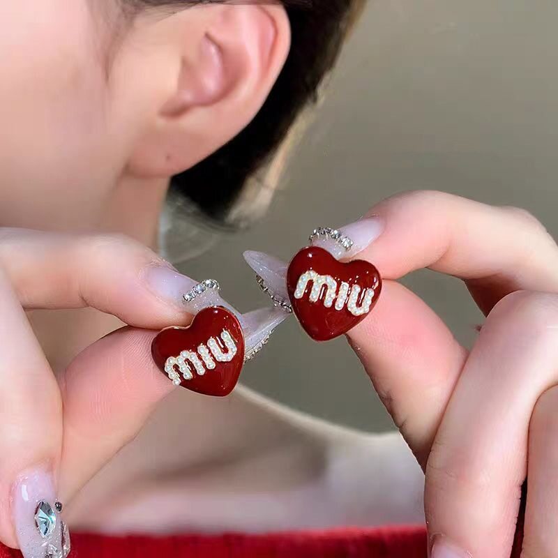 德国法式时尚Miu家爱心耳钉女色立体桃心字母珍珠耳环甜美百搭耳