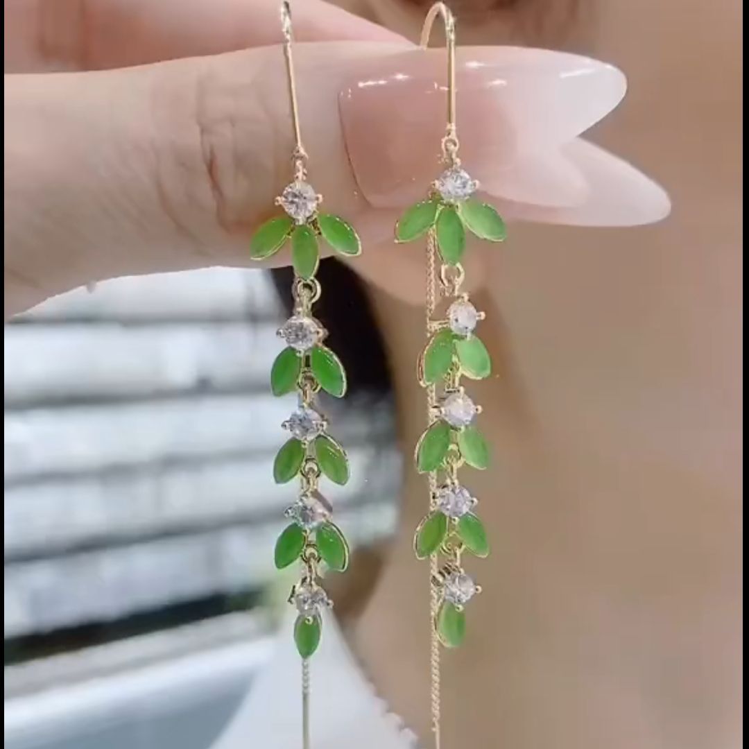 德国猫眼石小清新绿色枫叶流苏耳线耳环女轻奢气质长款耳饰年新款