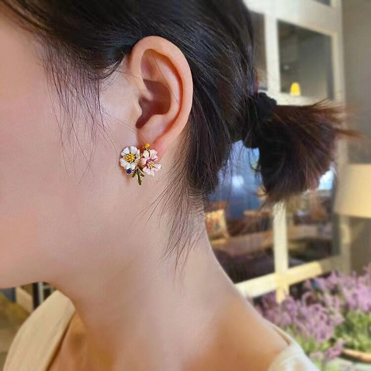 撤柜森系雏菊花朵对称耳钉ins女超仙高级小众法式耳环气质珐琅耳