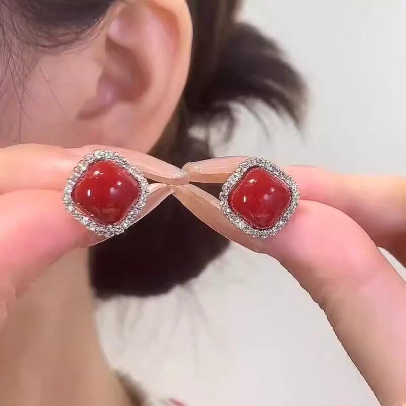 德国方形珍珠耳钉女轻奢高级感红色满钻时尚耳环爆款精致小众耳饰