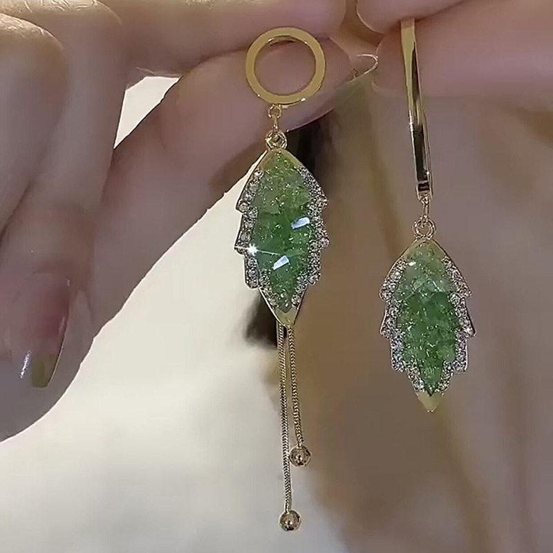 德国超闪一夜耳环女甜美小众显瘦绿水晶树叶不对称耳坠耳饰品清新