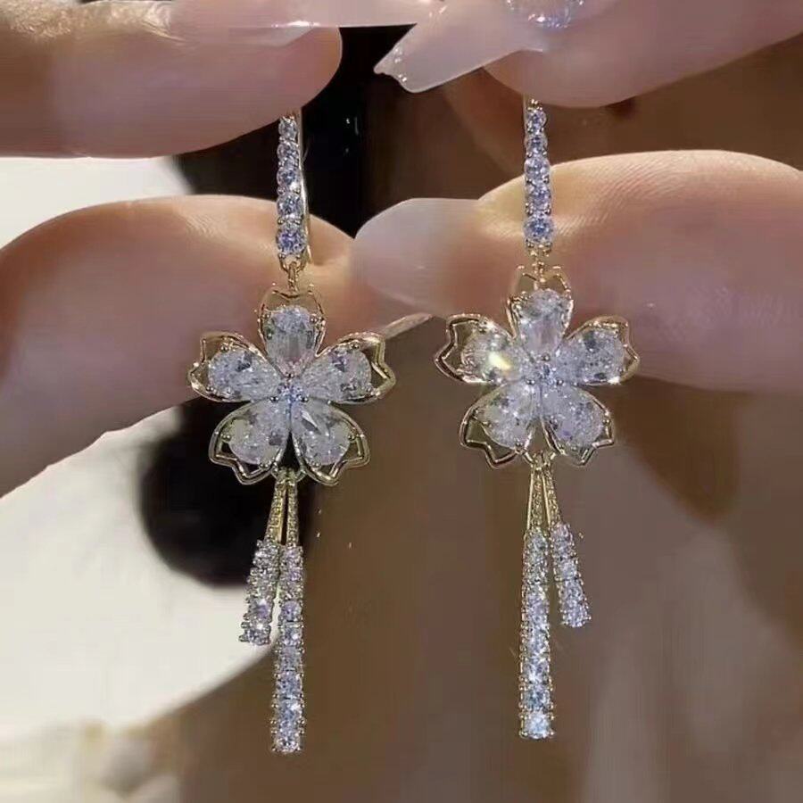 撤柜轻奢花朵水晶流苏耳环女时尚气质耳饰新款ins设计感耳坠