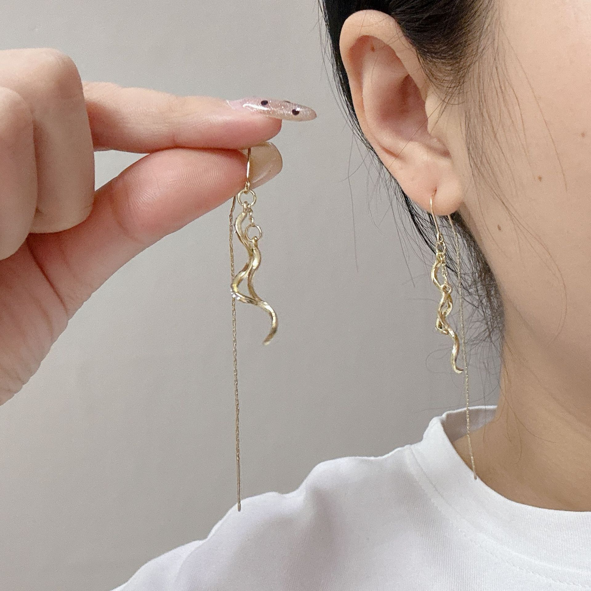 德国设计感镶钻螺旋流苏耳线女气质显脸瘦个性潮长款耳坠时尚耳饰
