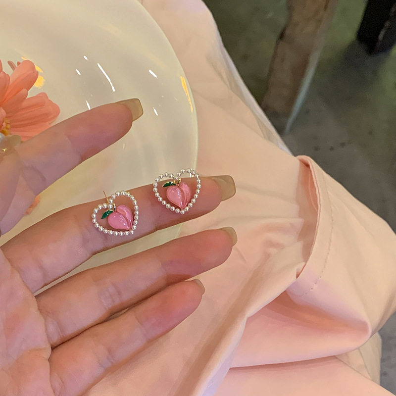 德国年新款粉嫩水蜜桃爱心耳环女小众设计感高级耳钉气质珍珠耳饰