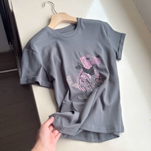 篙端品质！夏季新款重工刺绣图案圆领休闲棉质修身短袖T恤上衣女
