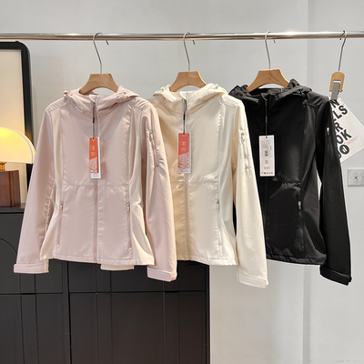 大厂订单！修身软壳冲锋衣外套收腰户外防风防水徒步登山服女秋冬