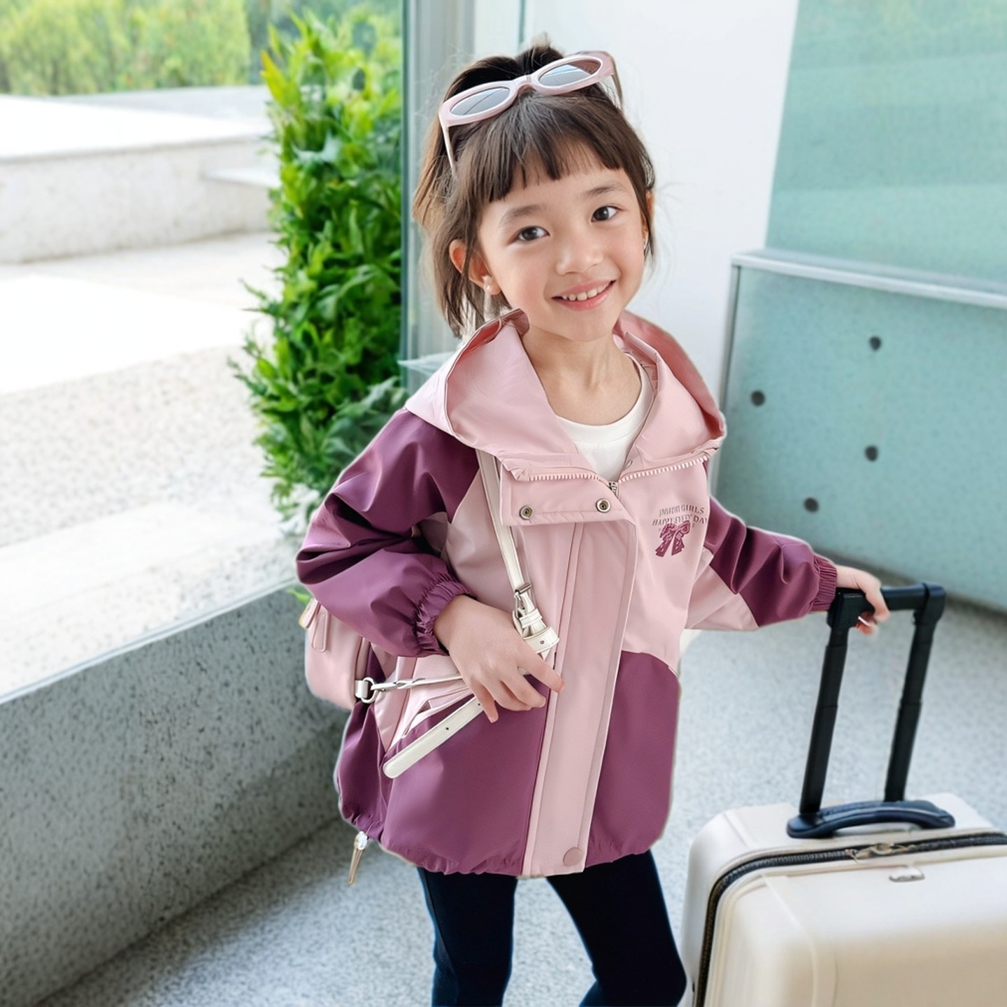 女童外套秋款洋气儿童春装冲锋衣女孩衣服运动连帽上衣时髦童装