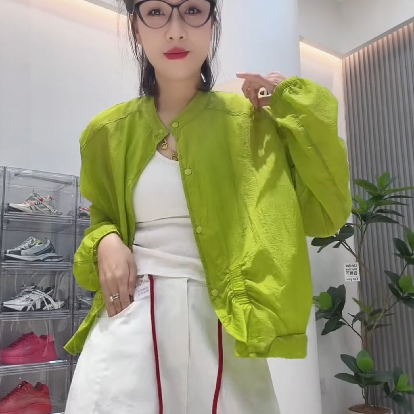 牛油果绿防晒衫外套女2026年夏天欧货显瘦休闲系扣开衫外搭防晒衣