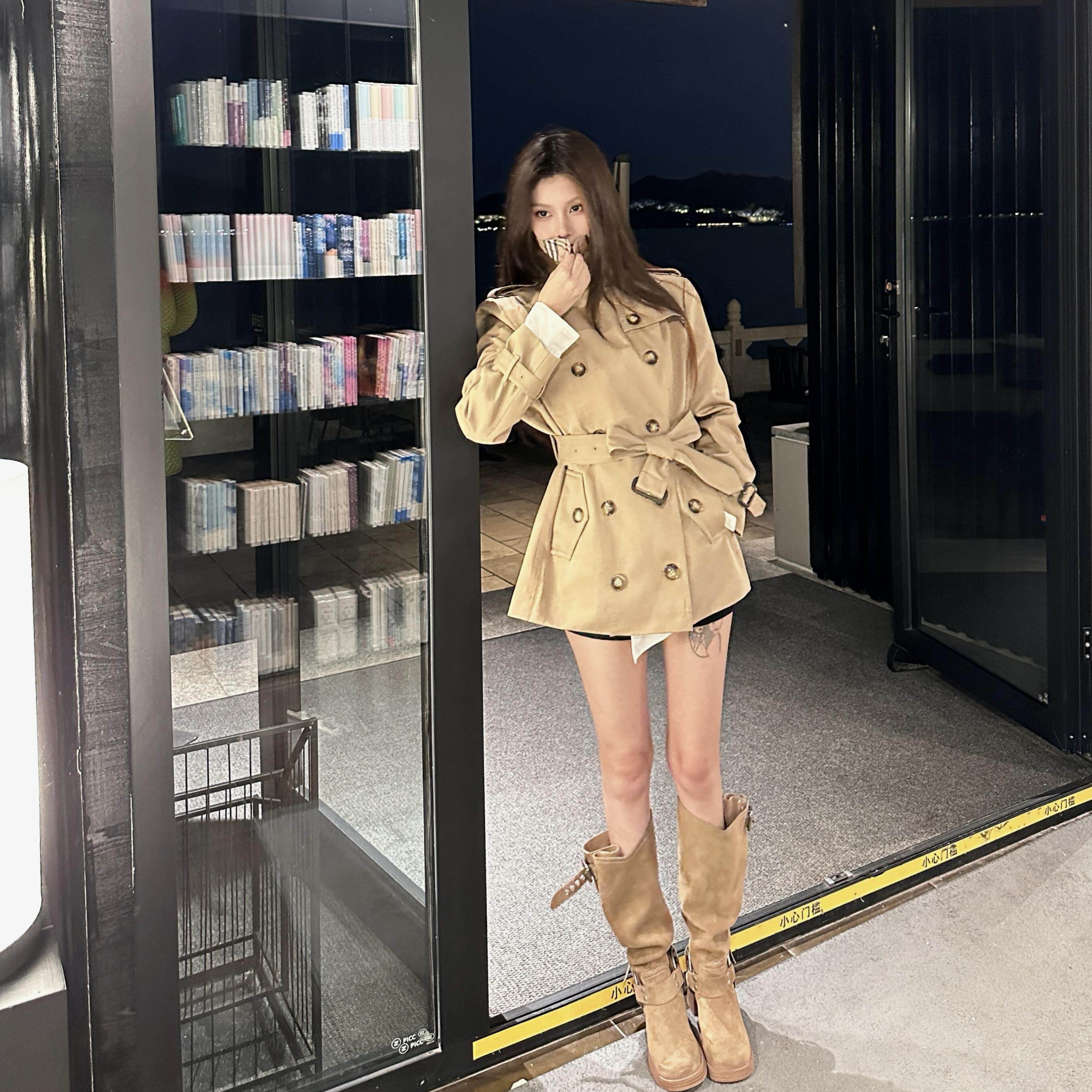 月鱼里「肯辛顿」经典格子短款风衣高级感显瘦感气质贵气外套女