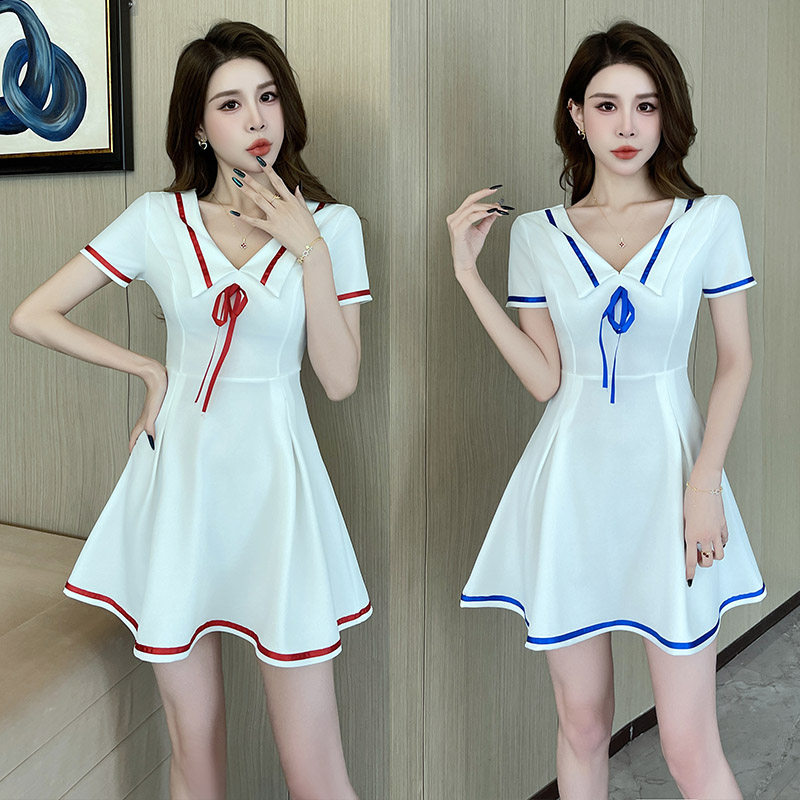 学院风减龄遮肚V领连衣裙夜场