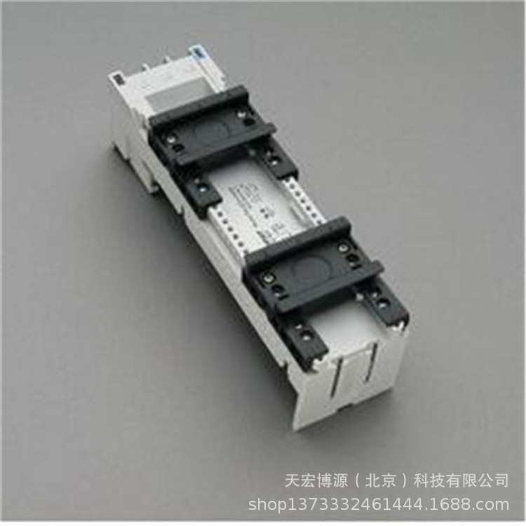 母线转接器 250 A，3 极  通用母线转接器，软接105 x 220  32072