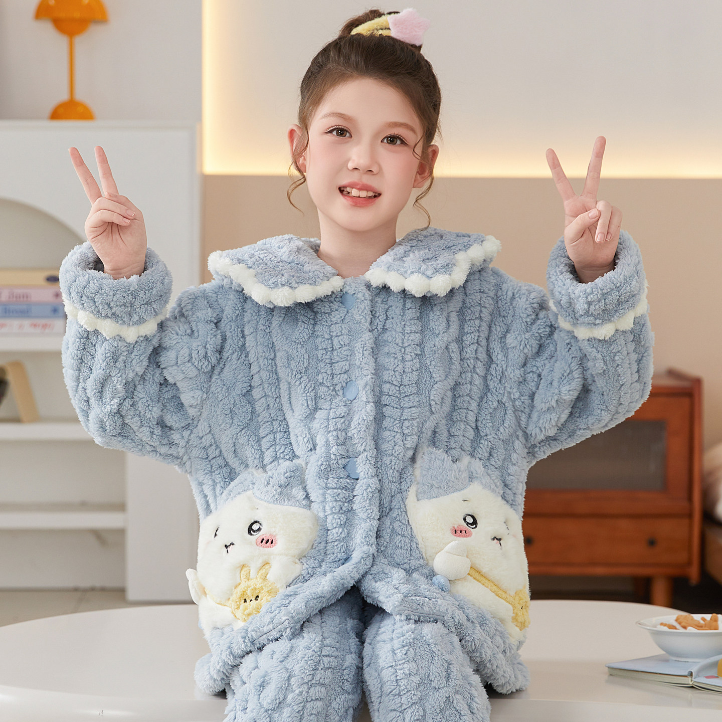 儿童珊瑚绒睡衣可爱小八秋冬天保暖开衫娃领高端毛绒小女孩家居服