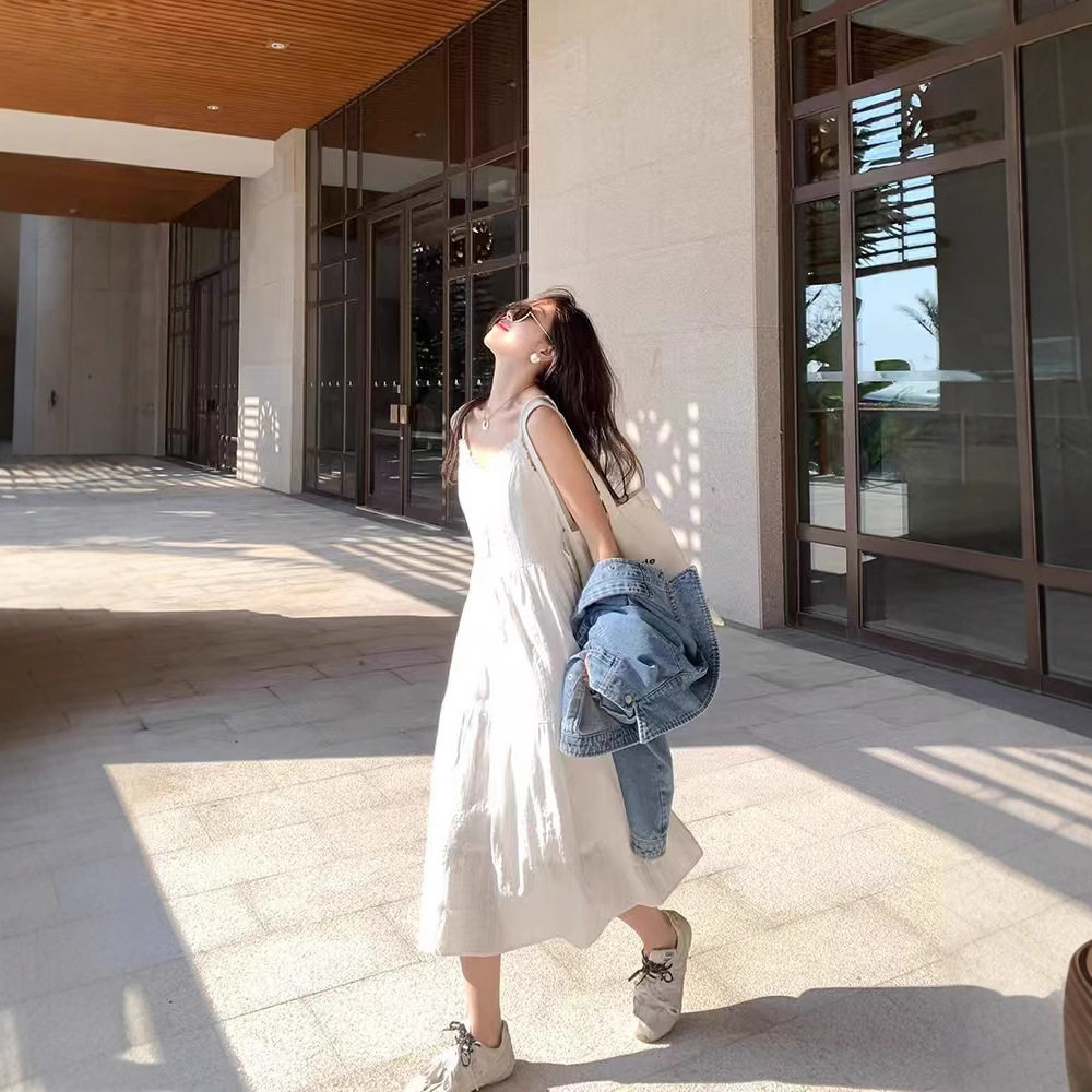 温柔初恋感白色吊带连衣裙女20连衣裙