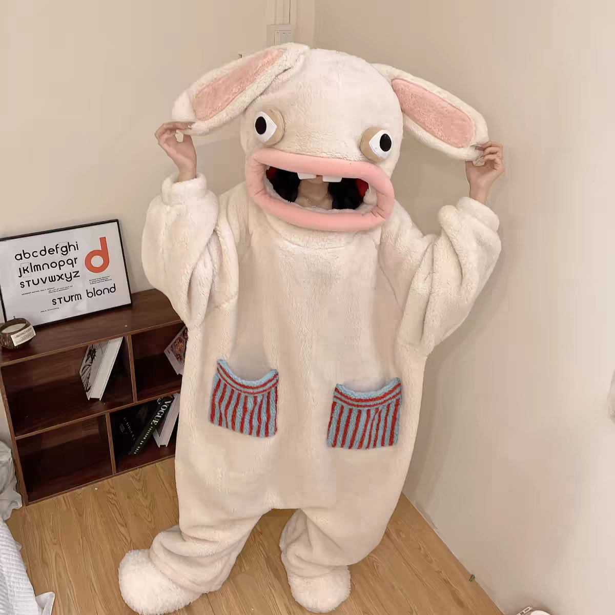 疯狂的兔子连体睡衣女新款秋冬季珊瑚绒可爱卡通搞怪抽象丑鱼睡袍,女士内衣/男士内衣/家居服,睡衣/家居服套装,淘宝优惠券,粉丝福利购,淘宝优惠卷