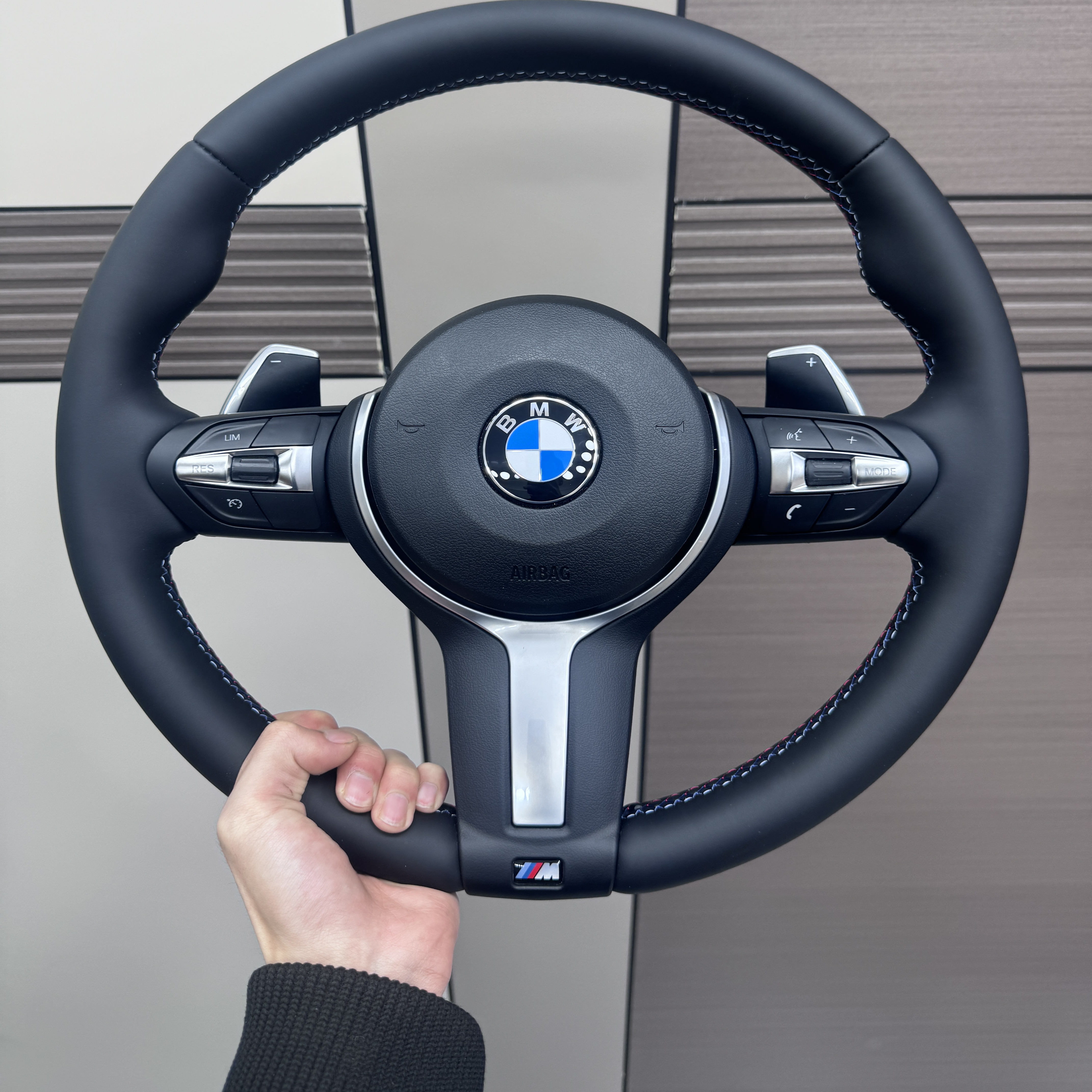 适用宝马老款改新X1X2X3X4X5X6X7系黑色真皮改装M3M4M5M6系方向盘