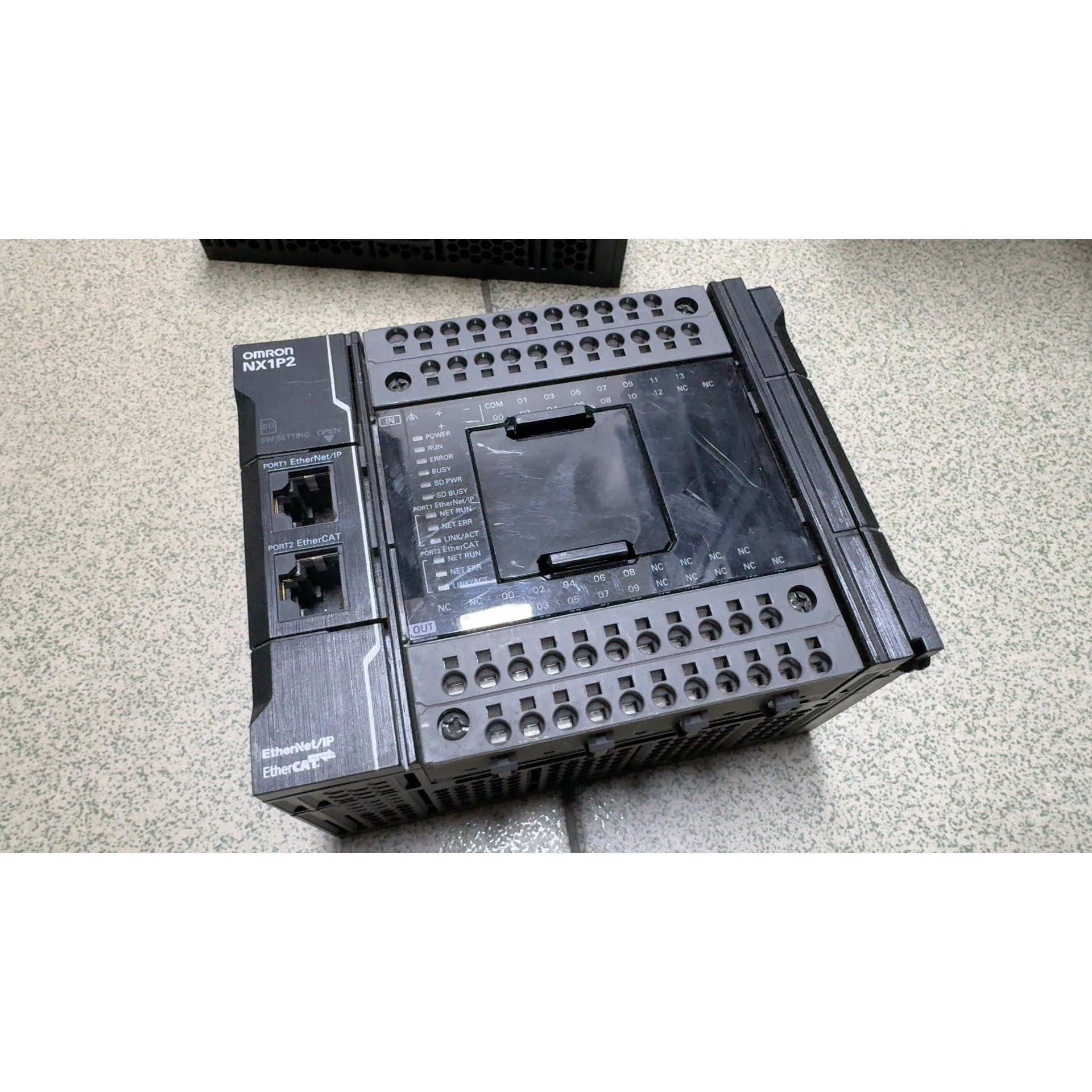 欧姆龙NX1P2-9024DT PLC成色几乎全新功能完议价 维修