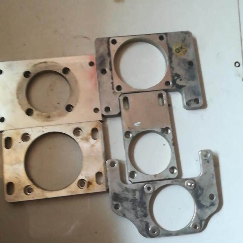 检测机械手上面拆的新宝减速机固定座，用的上的代价来 咨询