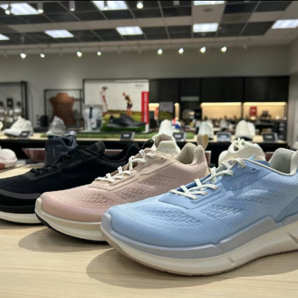 ECCO/爱步 女鞋新款运动女鞋 舒适防滑跑步鞋健步BI0M2.2