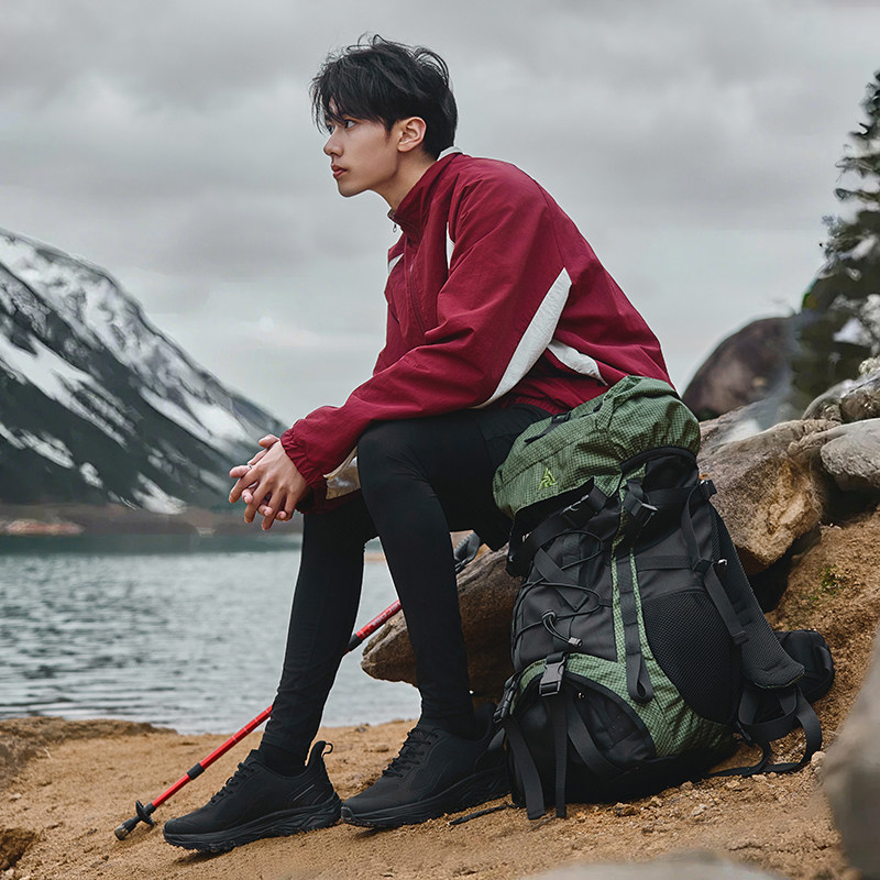 红鹮鸟防水大容量登山双肩包