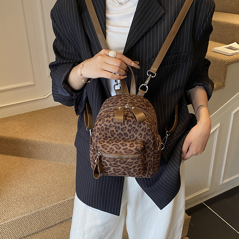 红鹮鸟秋冬超火小众豹纹女双肩包2026百搭后背包精致迷你书包