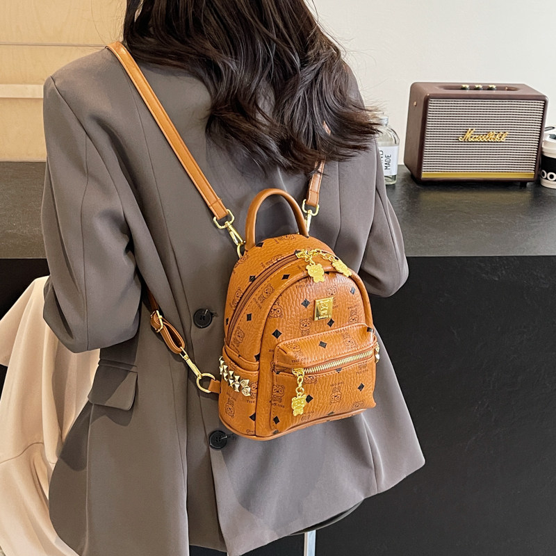 红鹮鸟可爱通勤双肩包2026质感时尚潮女大学生背包大容量书包