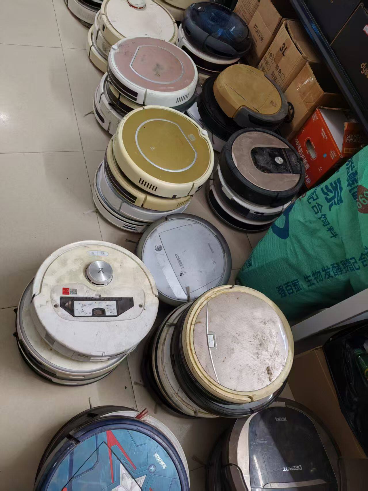 老款扫地机器人可以拿回去以旧换新不包好坏随机发货