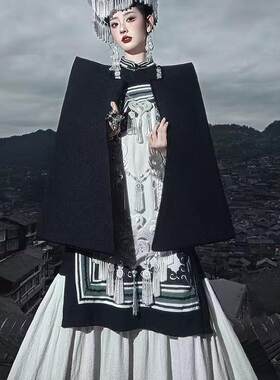 笨笨蛇彝族服装女云南四川写真服