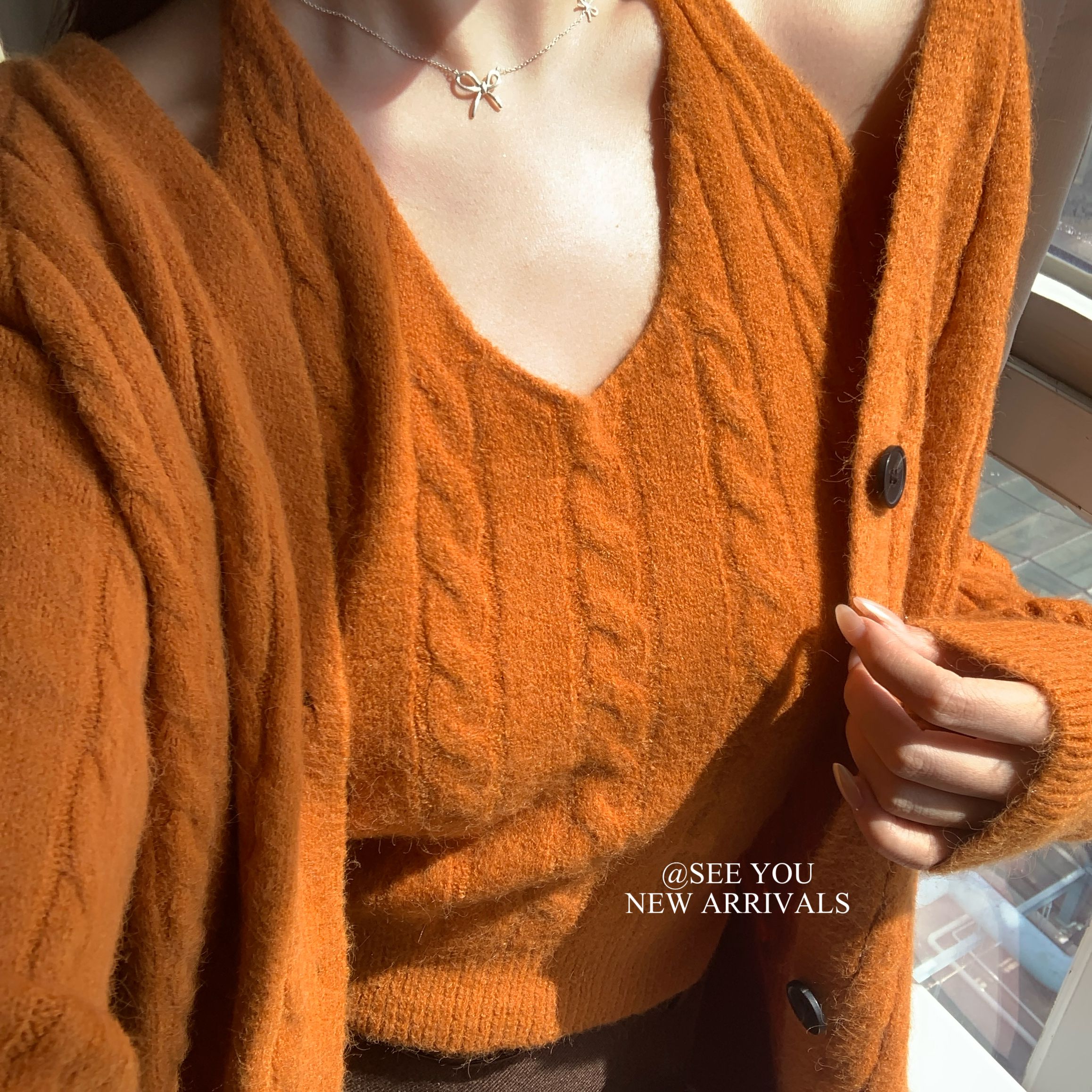 SEE YOU系纯色简约麻花排扣毛衣开衫显瘦瘦挂脖背心套装YS2825