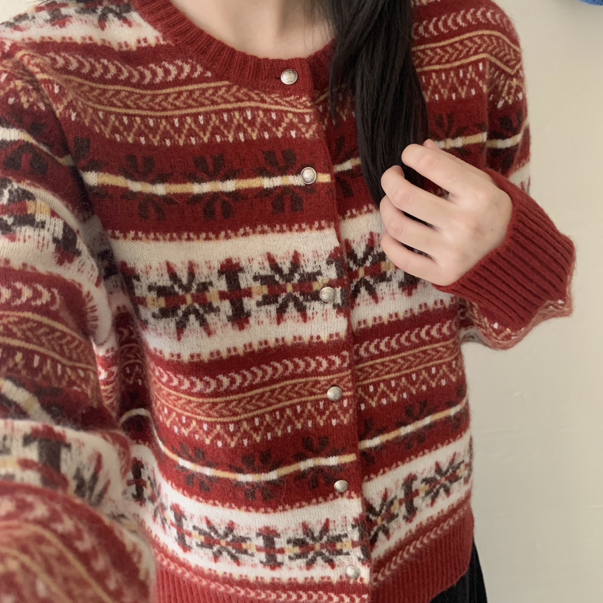 MUUTIS牧缇-文艺民族风条纹花贝熊绒针织开衫（含73.6绵羊毛）FE3