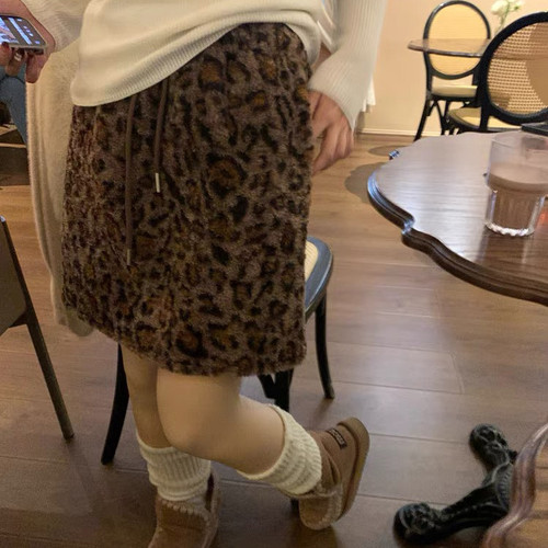 木可丽人-半身裙2025冬新款高级感短款直筒裙裤防走光半身裙3309