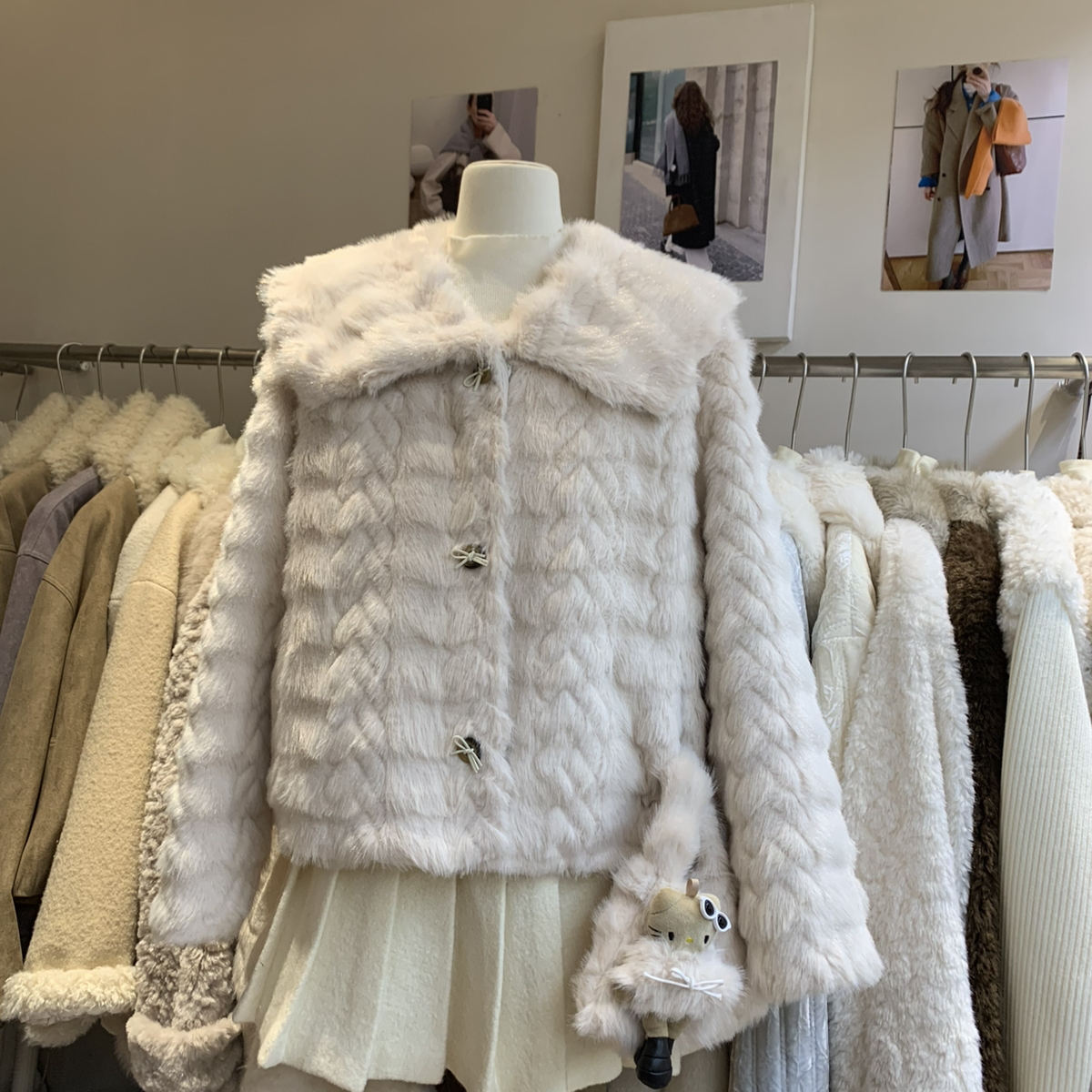 YLS-甜美风大翻领蝴蝶结排扣毛毛加厚短外套(配包包+公仔)25W850